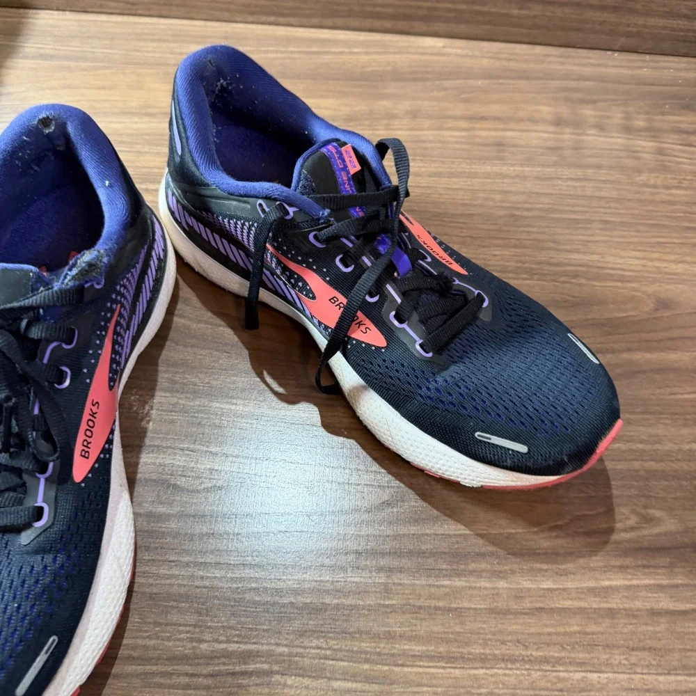Brooks Adrenaline GTS 22 Running Shoes Womens 10 Wide Navy Pink Fair Support